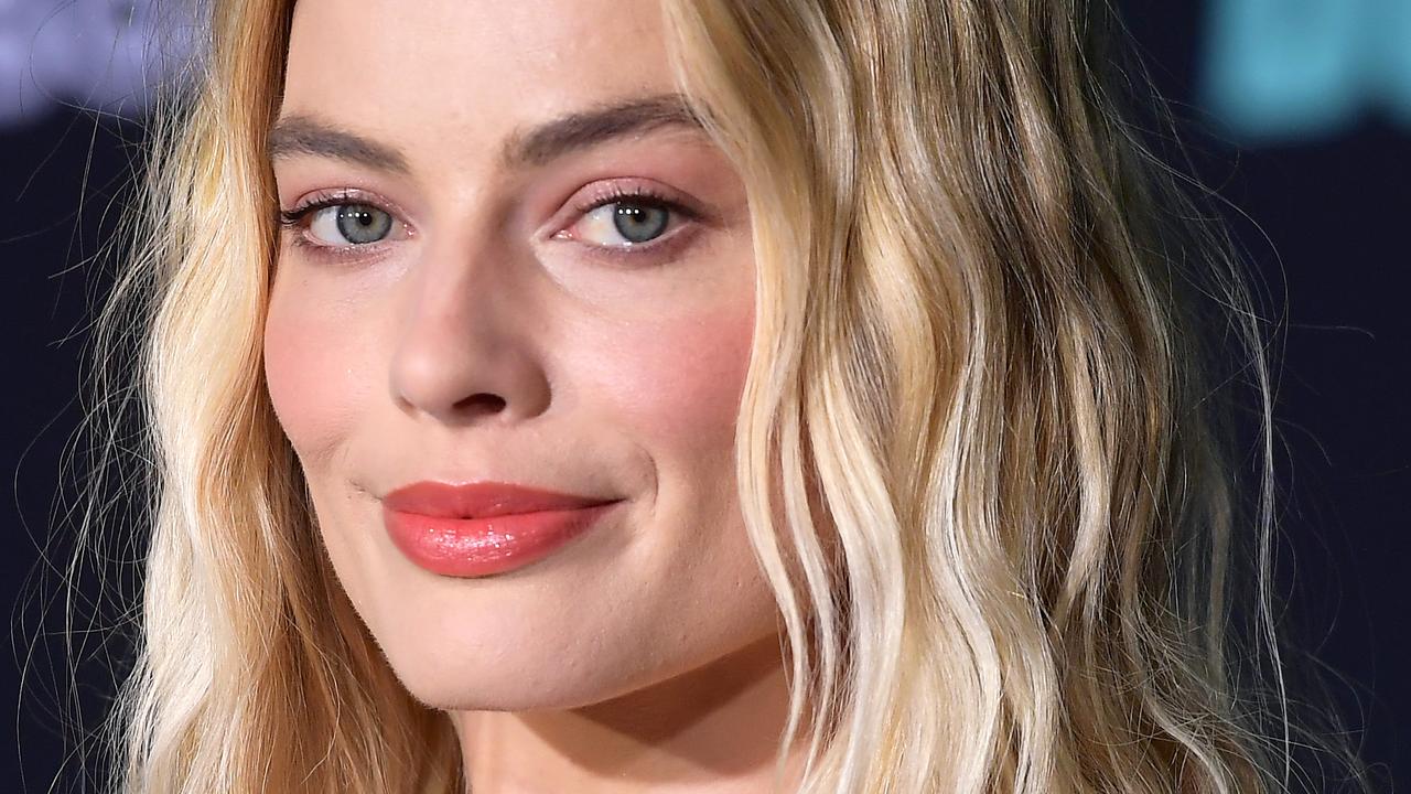 Margot Robbie transforms for role in new David O. Russell movie, Amsterdam
