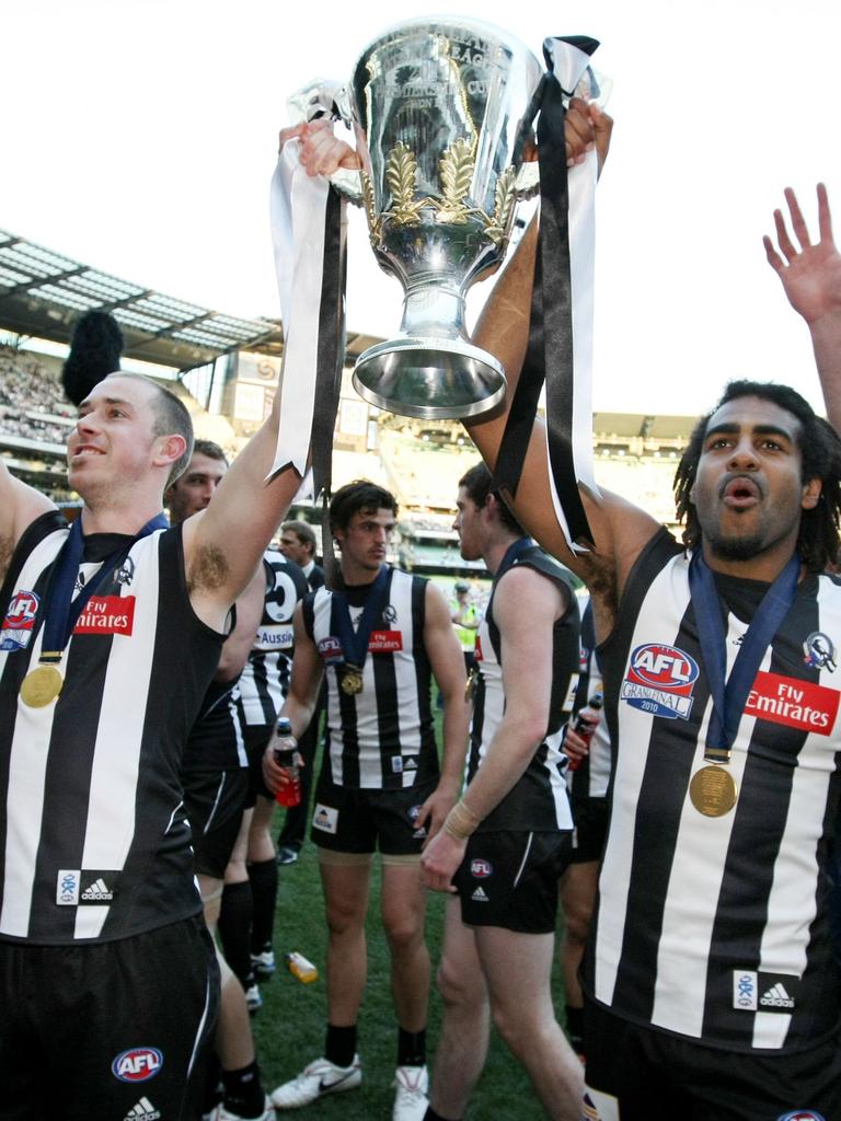 Nick Maxwell and Harry O'Brien with the 2010 premiership trophy.