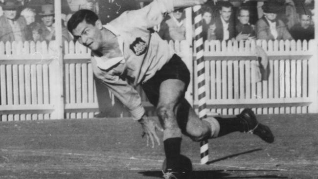 Ken Irvine scored 212 tries.