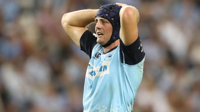 SYDNEY, AUSTRALIA - MARCH 18: Dean Mumm of the Waratahs looks dejected during the round four Super Rugby match between the Waratahs and the Brumbies at Allianz Stadium on March 18, 2017 in Sydney, Australia. (Photo by Mark Kolbe/Getty Images)