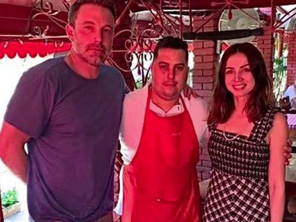 Ben Affleck and Ana de Armas with a chef in Cuba.