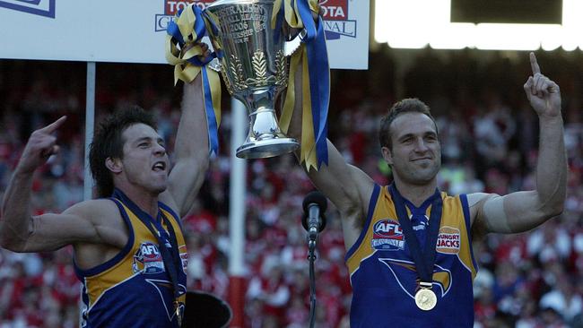 Ben Cousins and Chris Judd hold up the premiership cup.