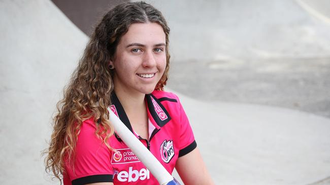 Emma Hughes, who grew up in Dubbo, has signed a new contract with the Sydney Sixers for the WBBL. Pic: Richard Dobson