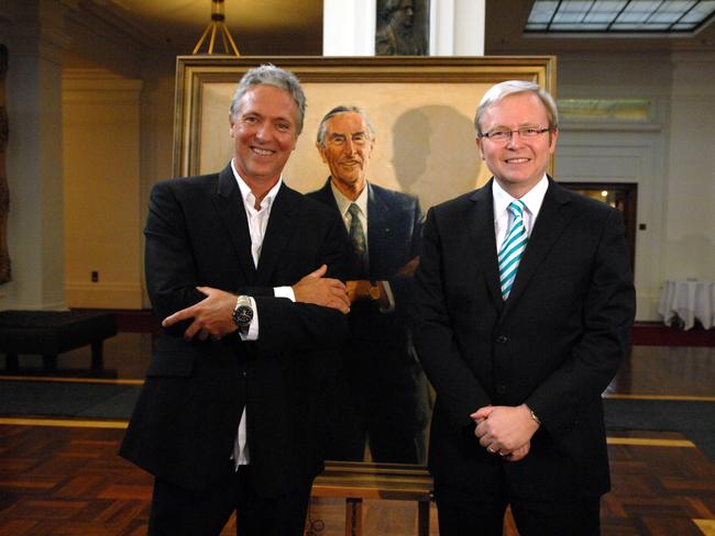 Artist Bill Leak and then prime minister Kevin Rudd with Leak’s portrait of Woolcott at the National Portrait Gallery.