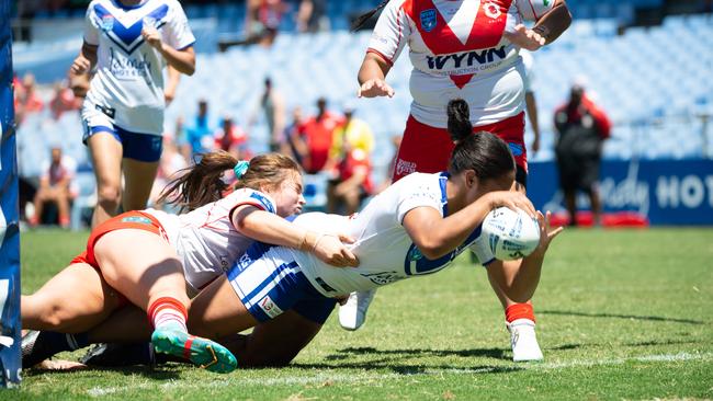 Noaria Kapua reaches out to score for Canterbury in the Tarsha Gale Cup. Picture: Thomas Lisson