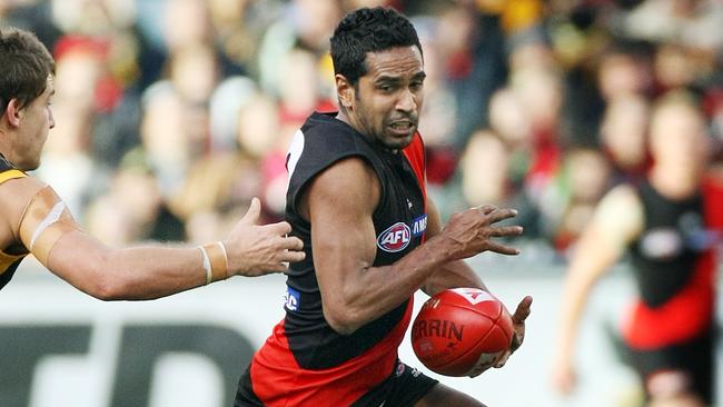 Andrew Lovett on the burst for Essendon.