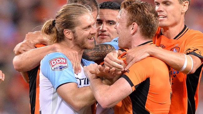 Luke Brattan of Melbourne City and Corey Brown of the Roar. (Photo by Bradley Kanaris/Getty Images)