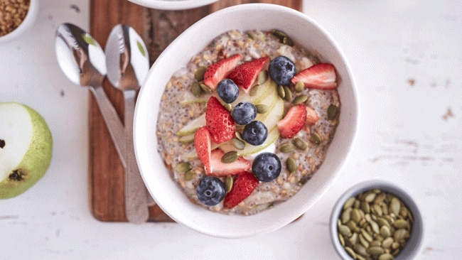 Easy Bircher Muesli & Chia Breakfast Pots - keep it simpElle