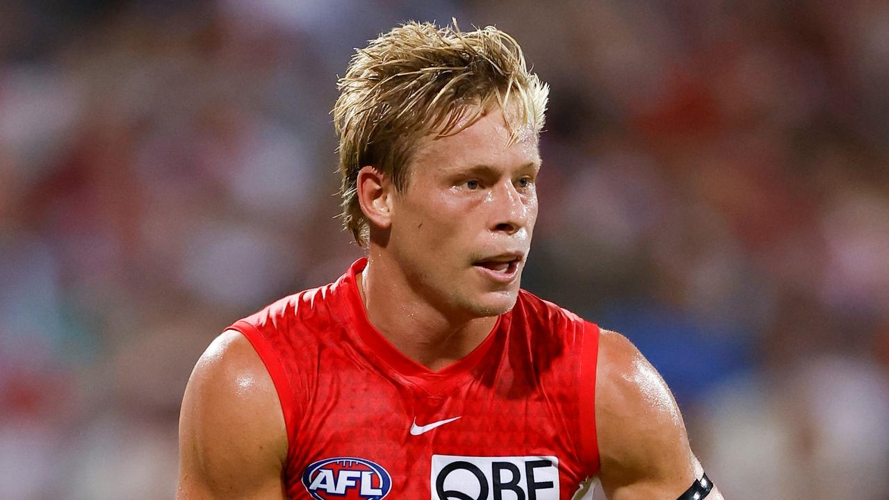 Isaac Heeney stood up in the middle. (Photo by Michael Willson/AFL Photos via Getty Images)