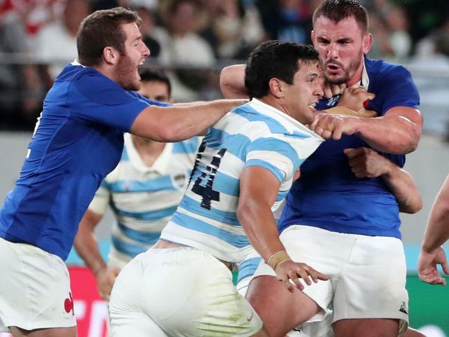 Players fight after the Japan 2019 Rugby World Cup Pool C match between France and Argentina at the Tokyo Stadium in Tokyo on September 21, 2019. (Photo by Behrouz MEHRI / AFP)