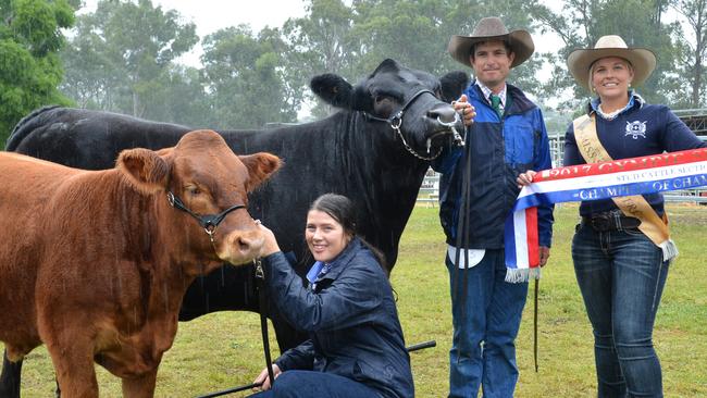 Lauren Kelly, Paul Forman and 2017 Gympie Showgirl Wendy Ward.