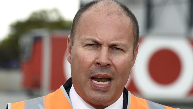 MELBOURNE, AUSTRALIA - NewsWire Photos JANUARY 17, 2022: Federal Treasurer Josh Frydenberg at the Coles distribution centre at Truganina in western Melbourne. Picture: NCA NewsWire / Andrew Henshaw