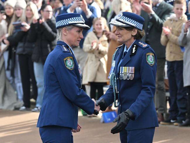 Inspector Scott receives the Commissioners Valour Award from the NSW Police Commissioner Karen Webb. Picture: NewsWire