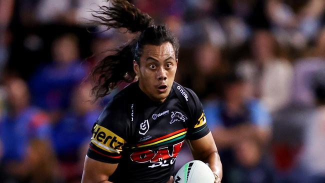 NEWCASTLE, AUSTRALIA - APRIL 15: Jarome Luai of the Panthers runs the ball during the round seven NRL match between Newcastle Knights and Penrith Panthers at McDonald Jones Stadium on April 15, 2023 in Newcastle, Australia. (Photo by Brendon Thorne/Getty Images)