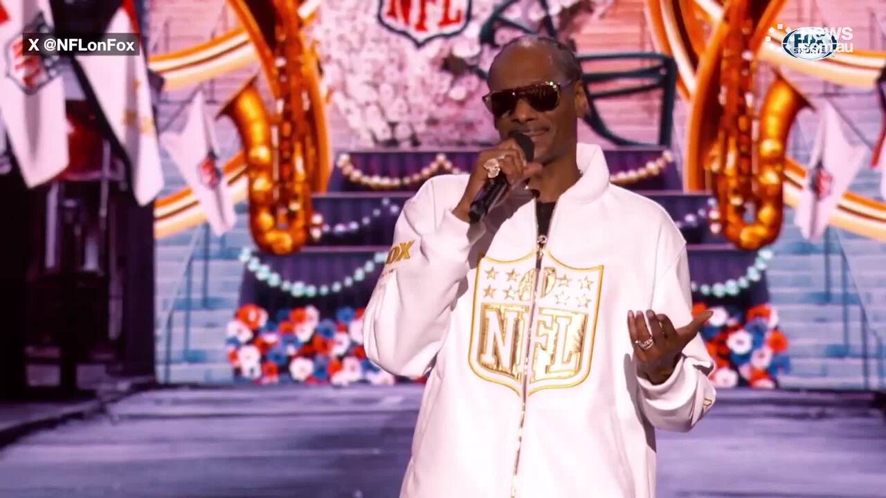 Snoop Dogg roasts NFL icon's 48-year age gap