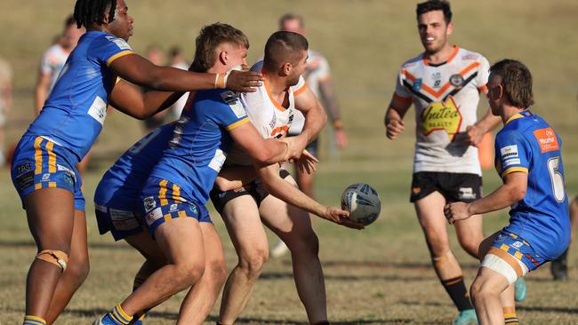 Joshua Van der Meulen offloads for The Oaks Tigers. Picture: Steve Montgomery