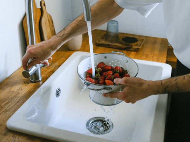 How to clean strawberries. Image: iStock