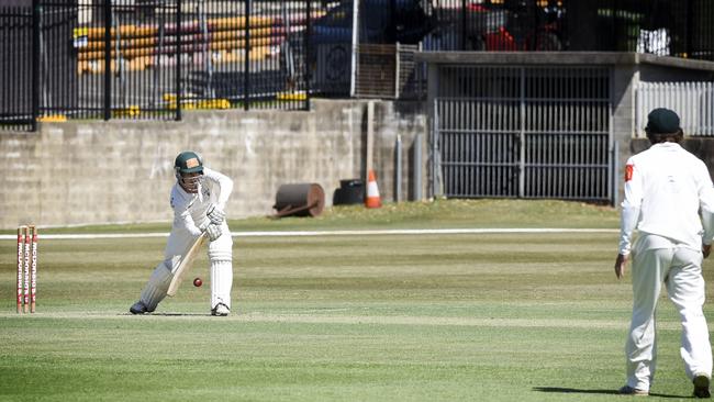 First grade spend much of the day in the field at Coogee Oval. (AAP IMAGE -Flavio Brancaleone)