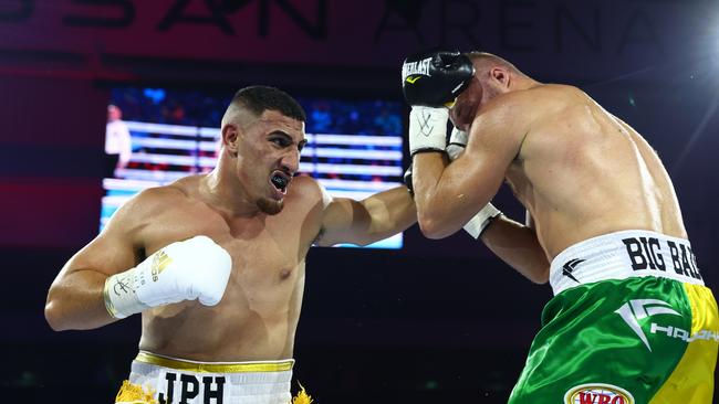 The unbeaten Huni dominated Australian rival Joe Goodall in his most recent bout in June.