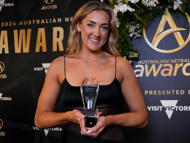 MELBOURNE, AUSTRALIA - NOVEMBER 30: Sophie Garbin poses with the the Liz Ellis Diamond award during the 2024 Netball Australia Awards Night at Glasshouse on November 30, 2024 in Melbourne, Australia. (Photo by Asanka Ratnayake/Getty Images for Netball Australia)