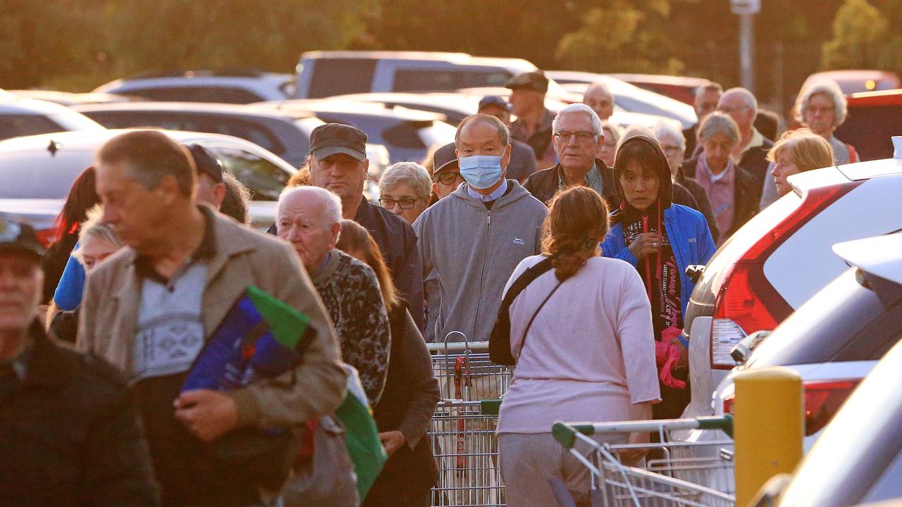 Huge queues to get into Woolworths Glenhuntly, in Melbourne, early this morning. Picture: Mark Stewart