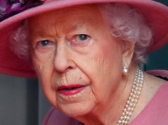 CARDIFF, UNITED KINGDOM - OCTOBER 14: (EMBARGOED FOR PUBLICATION IN UK NEWSPAPERS UNTIL 24 HOURS AFTER CREATE DATE AND TIME) Queen Elizabeth II seen using a walking stick as she steps out of an elevator after attending the opening ceremony of the sixth session of the Senedd at The Senedd on October 14, 2021 in Cardiff, Wales. (Photo by Max Mumby/Indigo/Getty Images)