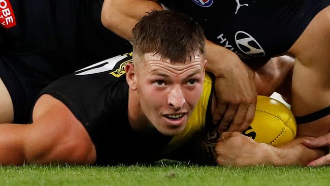 MELBOURNE, AUSTRALIA - MARCH 17: Jake Aarts of the Tigers is tackled by Adam Cerra of the Blues during the 2022 AFL Round 01 match between the Carlton Blues and the Richmond Tigers at the Melbourne Cricket Ground on March 17, 2022 In Melbourne, Australia. (Photo by Dylan Burns/AFL Photos via Getty Images)