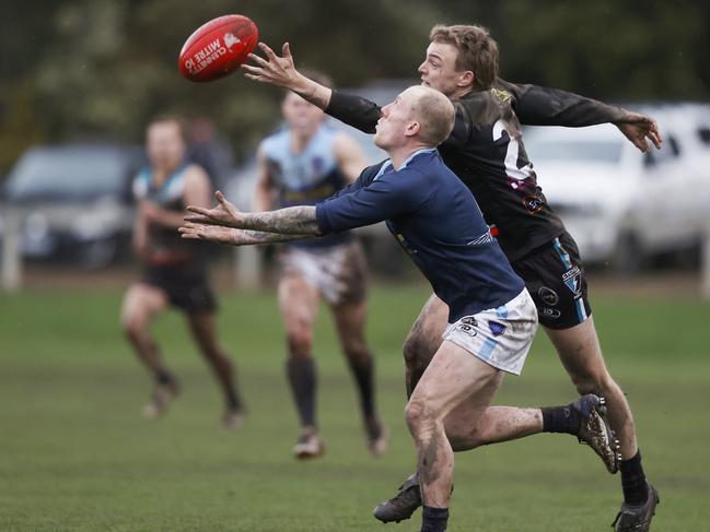 Daniel Blazely Lindisfarne and Cameron Walter Cygnet. SFL Cygnet V Lindisfarne qualifying final. Picture: Nikki Davis-Jones