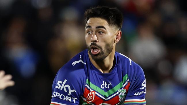 AUCKLAND, NEW ZEALAND - APRIL 15: Shaun Johnson of the Warriors runs the ball during the round seven NRL match between New Zealand Warriors and North Queensland Cowboys at Mt Smart Stadium on April 15, 2023 in Auckland, New Zealand. (Photo by Andy Jackson/Getty Images)