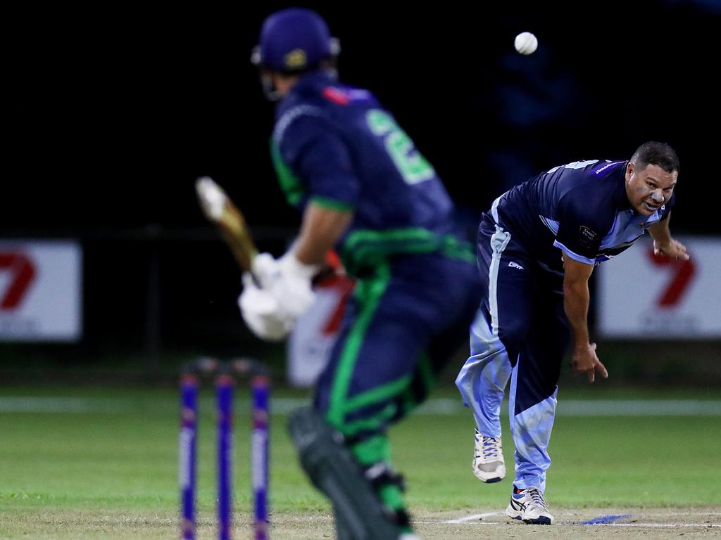 T20 Barrier Reef Big Bash: Designer First Homes Dare Devils v Halpin Hurricanes at Griffiths Park. Hurricanes' Barry Weare. Picture: Stewart McLean