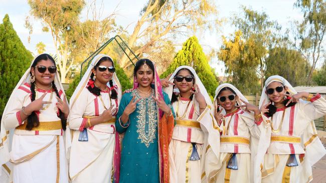 Nandhana Subhash, <span>Edna Kurian, </span>Aimy Jojo, Barakath Shihab, <span>Thamanna Shihab </span>Evaana and <span>Emaan Shihab in their Oppana dance costumes. </span>