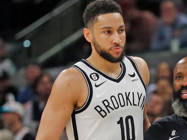 SAN ANTONIO, TX - JANUARY 17: Jacque Vaughn head coach of the Brooklyn Nets talks with Ben Simmons #10 in the first half at AT&T Center on January 17, 2023 in San Antonio, Texas. NOTE TO USER: User expressly acknowledges and agrees that, by downloading and or using this photograph, User is consenting to terms and conditions of the Getty Images License Agreement.   Ronald Cortes/Getty Images/AFP (Photo by Ronald Cortes / GETTY IMAGES NORTH AMERICA / Getty Images via AFP)