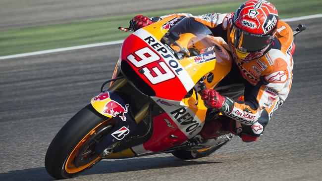 Repsol Honda's Spanish rider Marc Marquez rides during the Moto GP third practice session ahead of the Aragon Grand Prix at the Motorland racetrack in Alcaniz on September 26, 2015. AFP PHOTO/ JAIME REINA