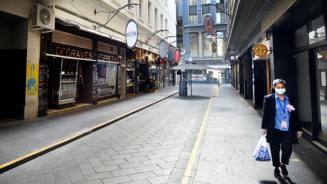 The usually bustling Degraves Street is all but deserted as Melbourne during lockdown. Picture: NCA NewsWire / Andrew Henshaw