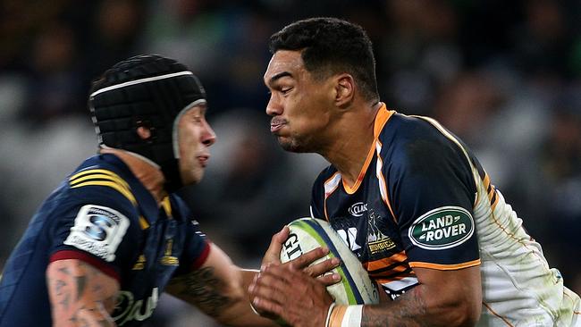 DUNEDIN, NEW ZEALAND - APRIL 14:  Chance Peni of the Brumbies is tackled by Rob Thompson of the Highlanders during the round nine Super Rugby match between the Highlanders and the Brumbies at Forsyth Barr Stadium on April 14, 2018 in Dunedin, New Zealand.  (Photo by Dianne Manson/Getty Images)