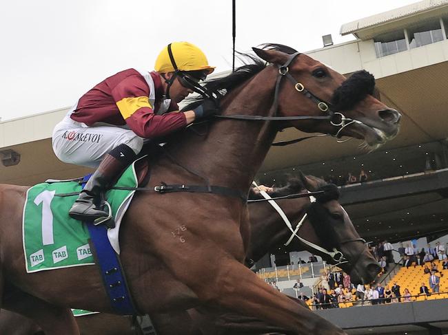 SYDNEY, AUSTRALIA - DECEMBER 04: Kerrin McEvoy on Huetor wins race 7 the Cabra Bowls Handicap during Sydney Racing at Rosehill Gardens on December 04, 2021 in Sydney, Australia. (Photo by Mark Evans/Getty Images)