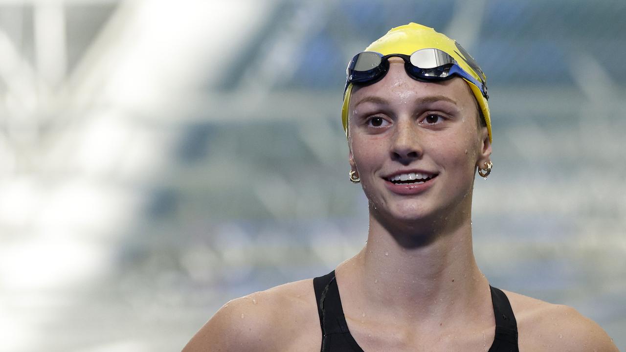 Swimming: Teenager Summer McIntosh smashes 400m freestyle swimming