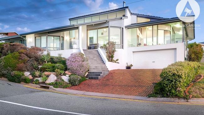 This beachside mansion at 14 Marine Parade, Marino sold for $1.4 million this year. Picture: realestate.com.au