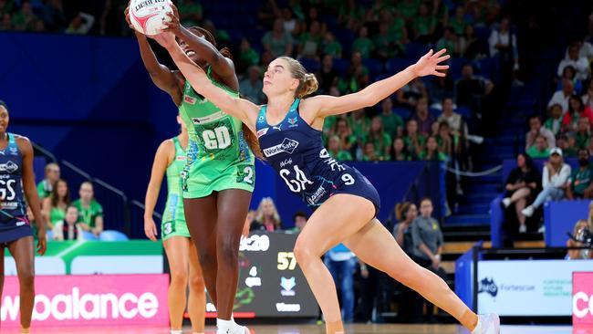 Kiera Austin of the Vixens attempts to intercept the ball from Sunday Aryang of the Fever during the round one Super Netball match in Perth. Picture: Getty Images