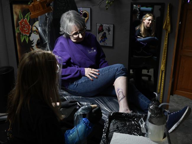 Janet Acott observes her new eclipse tattoo in anticipation of the celestial event in Houlton, Maine. Picture: Joe Raedle/Getty Images