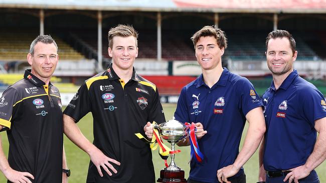 Dandenong Stingrays coach Craig Black (L) and co-captain Campbell Hustwaite with Oakleigh Chargers skipper Noah Answerth and coach Leigh Clarke.