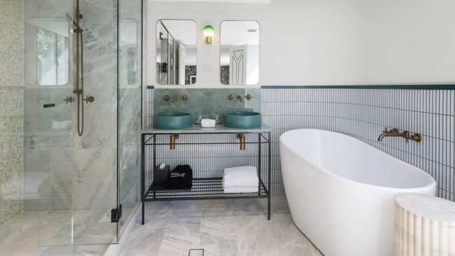 Lizzy Suite bathroom with jungle green vanity basins.