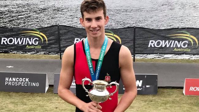 Rockhampton Grammar's Chad Willett blitzed the field to win gold in the under-17 men's single scull A final at the national rowing championships in Tasmania