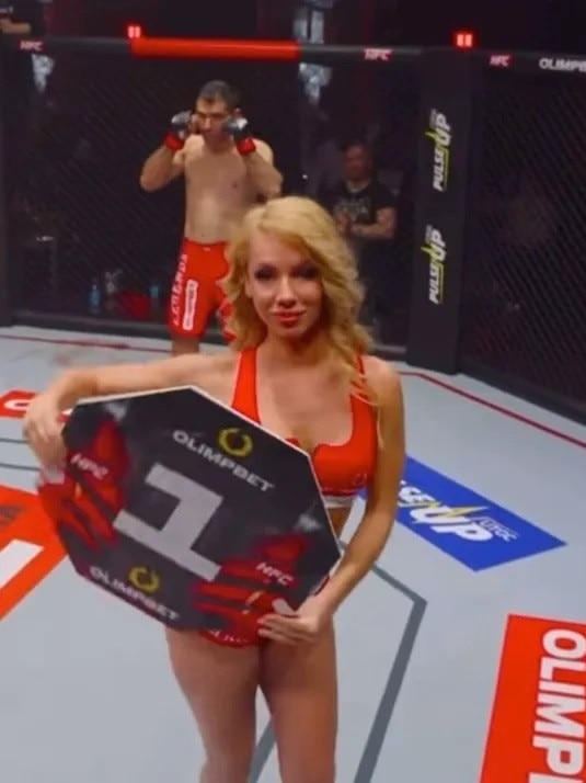 Ring girl Maria doing her job