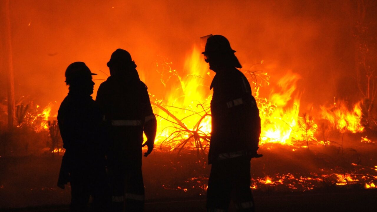 Firefighters warn Qld residents to remain alert as 51 fires tear through the state