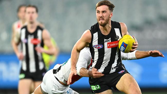 MELBOURNE, AUSTRALIA - JUNE 20: Tom Phillips of the Magpies breaks from a tackle by Ben Long of the Saints during the round 3 AFL match between the Collingwood Magpies and the St Kilda Saints at Melbourne Cricket Ground on June 20, 2020 in Melbourne, Australia. (Photo by Quinn Rooney/Getty Images)