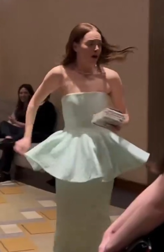 Emma Stone was caught on-camera in a fit of panic backstage at the Oscars. Picture from Twitter.