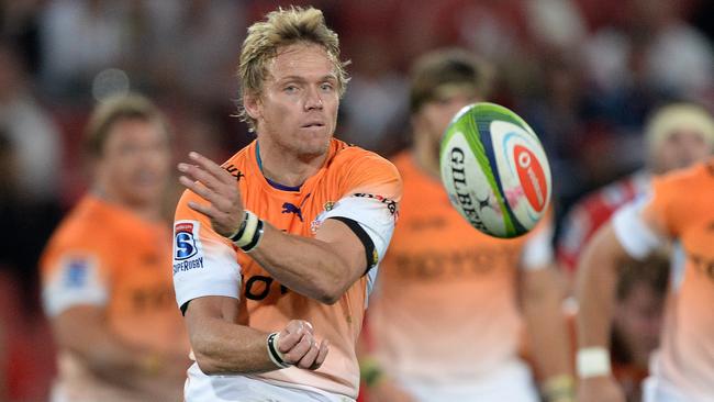 Joe Pietersen of the Cheetahs spins a pass.