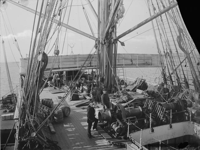 Cargo being discharged from RMS Austral in 1887. Photo John W. Lindt, State Library of Victoria