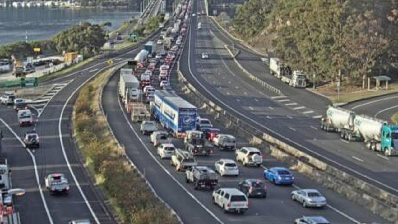 sydney-m1-traffic-delays-lanes-closed-after-road-worker-hit-by-ute